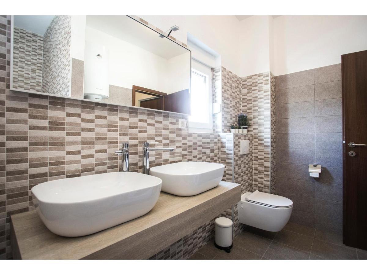 Olive Tree Apartments สปลิท ภายนอก รูปภาพ