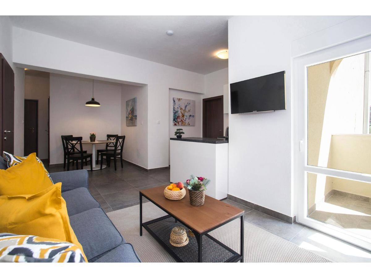 Olive Tree Apartments สปลิท ภายนอก รูปภาพ