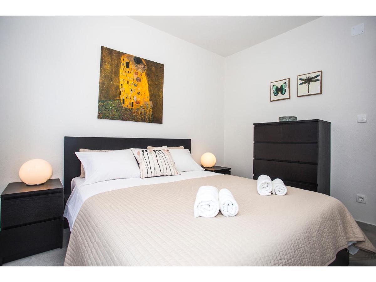Olive Tree Apartments สปลิท ภายนอก รูปภาพ