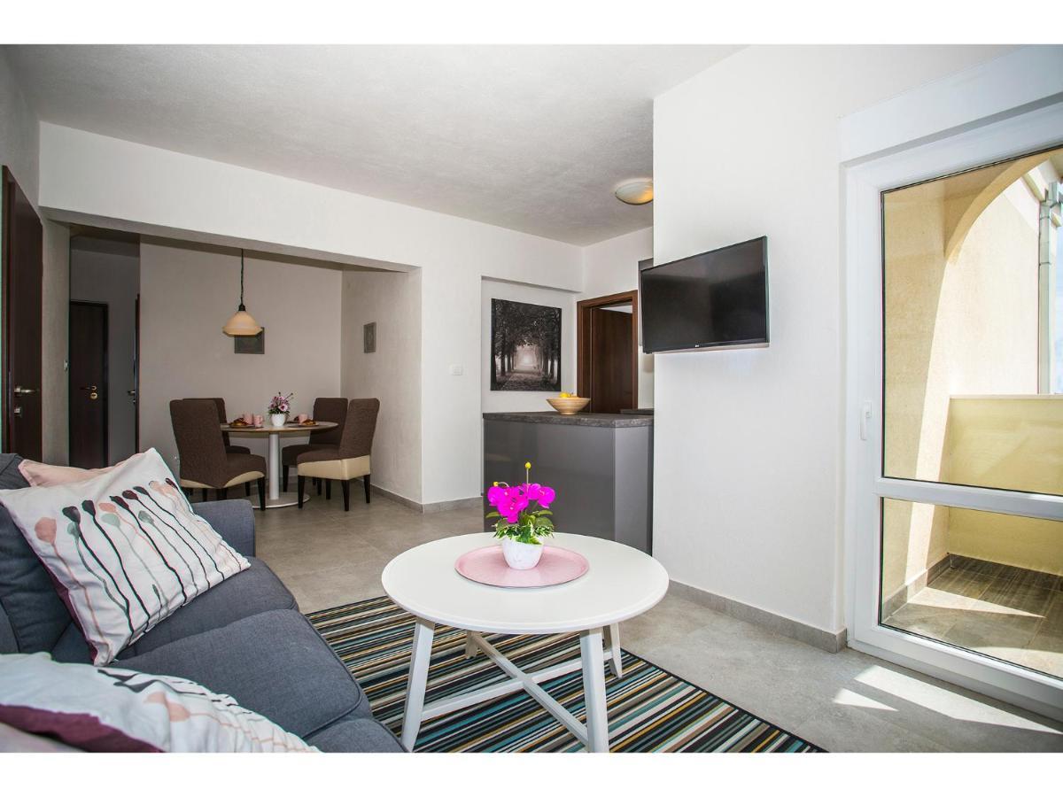 Olive Tree Apartments สปลิท ภายนอก รูปภาพ