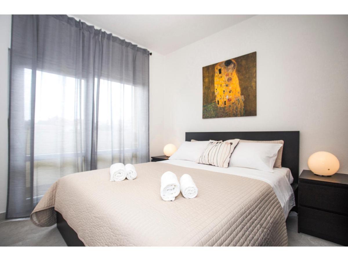 Olive Tree Apartments สปลิท ภายนอก รูปภาพ