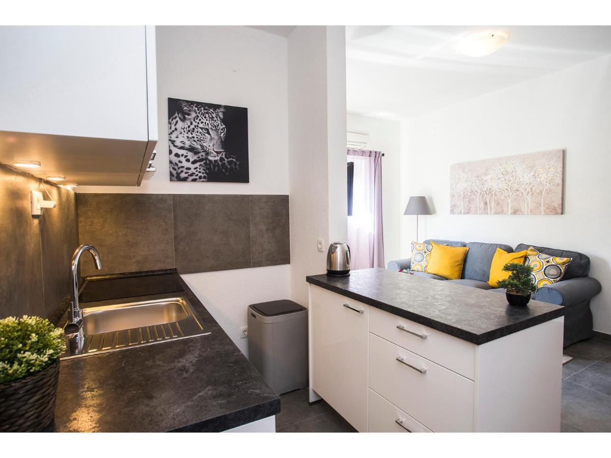 Olive Tree Apartments สปลิท ภายนอก รูปภาพ