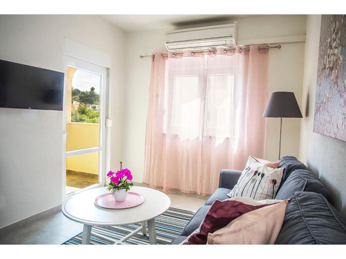 Olive Tree Apartments สปลิท ภายนอก รูปภาพ